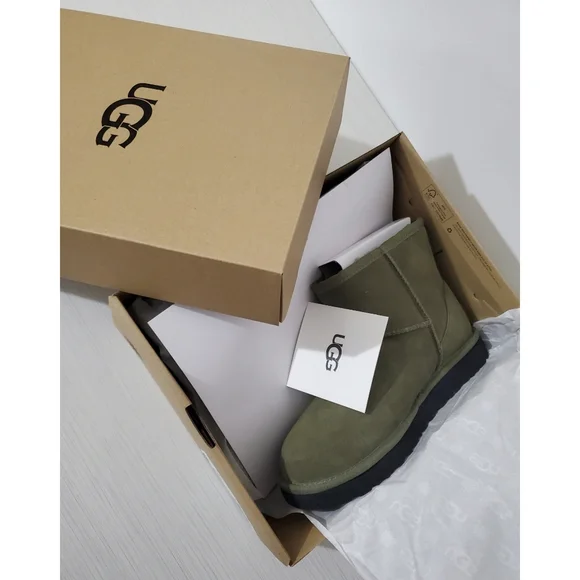 ❗️SOLD❗️Do not buy❗️UGG Australia Classic Mini Logo Sheepskin Boots - Picture 14 of 14